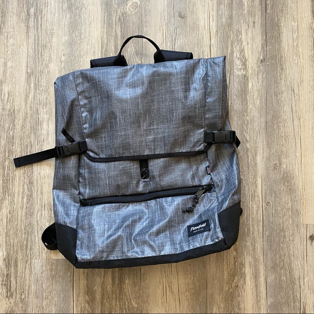 🆕Flowfold Commuter Center Zip Backpack Gray USA - Picture 2 of 9